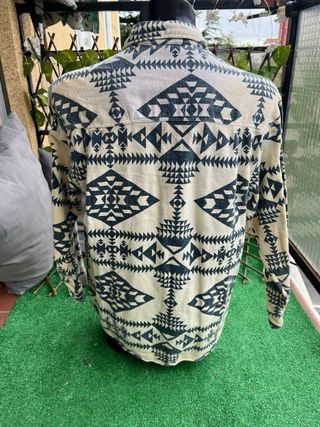 Camisa vintage geométrica beige y negra