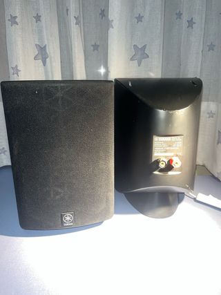 Altavoces Yamaha Negros