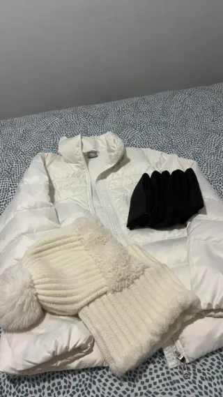 Chaqueta Nike  dama ,gorro y5 pares de calcetines