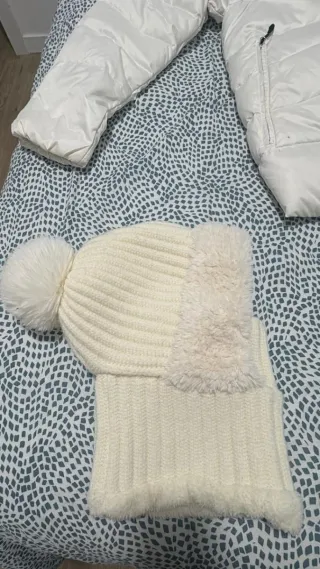 Chaqueta Nike  dama ,gorro y5 pares de calcetines