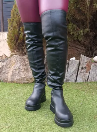 Botas altas nuevas