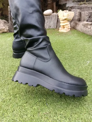 Botas altas nuevas