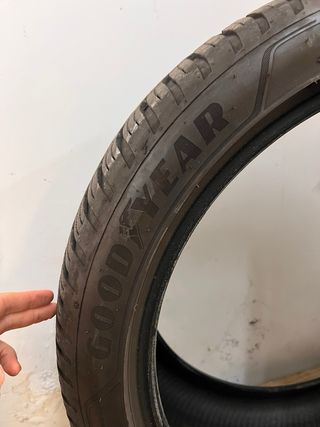 Neumático Goodyear Vector 4 Seasons 255/40 R20