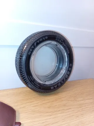 Cenicero Goodyear banda neumática