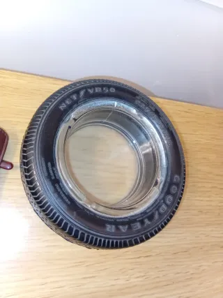 Cenicero Goodyear banda neumática
