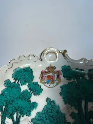 Bandeja antigua de porcelana con forma ovalada