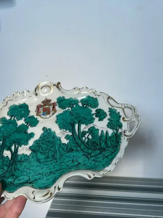 Bandeja antigua de porcelana con forma ovalada