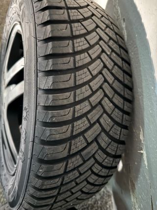 Llantas Ford Focus con neumáticos 90%