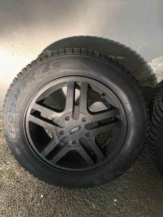 Llantas Ford Focus con neumáticos 90%