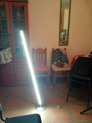 Lámpara LED de pie moderna