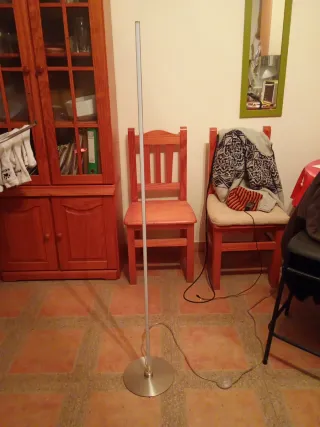 Lámpara LED de pie moderna