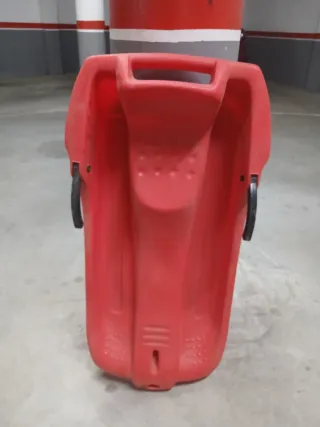 Trineo de nieve rojo