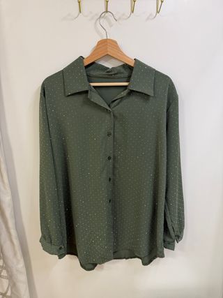 Camisa verde con brillos