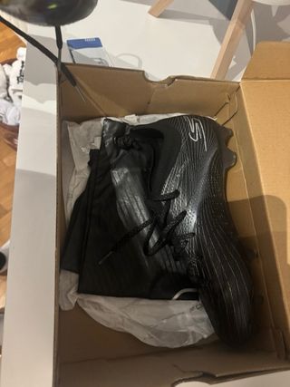 Botas de fútbol élite negras skitchers