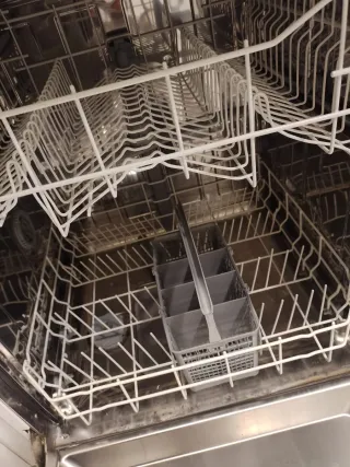 Lavavajillas blanco marca Icecool