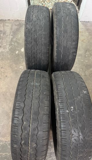 Llantas Toyota Hiace (4 unidades)