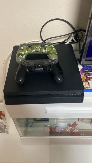 PS4 1TB Negra + Mando Camuflaje