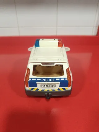 Coche de policía Playmobil con figura