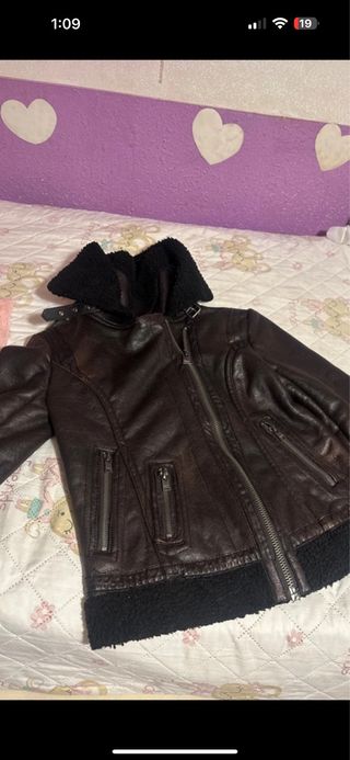 Pelliza marrón y negra
