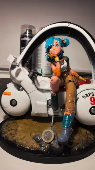 Bulma en moto resina pintada a mano 1:4