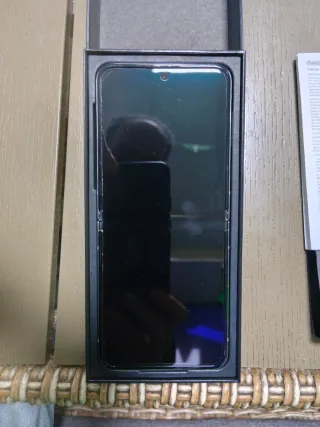 Samsung Galaxy Z Flip 5 Caja Negra