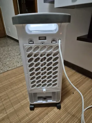 Enfriador de aire blanco y gris