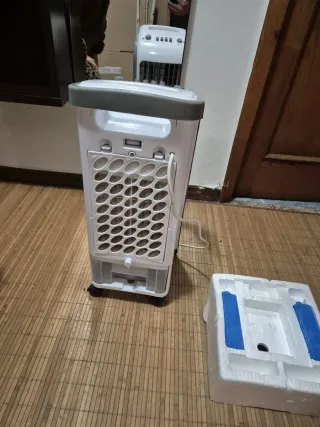 Enfriador de aire blanco y gris