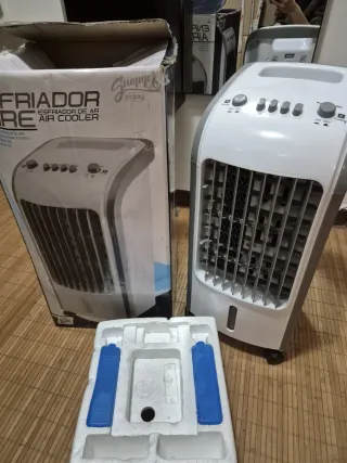 Enfriador de aire blanco y gris