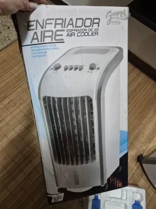 Enfriador de aire blanco y gris