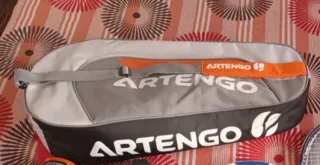 2 raquetas tenis Artengo más pelotas y fundas