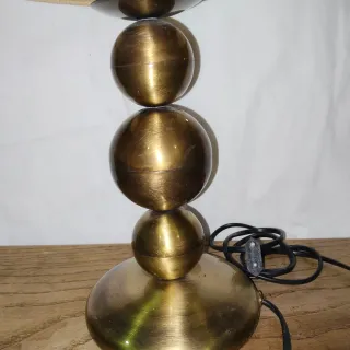 Lámpara de mesa antigua latón