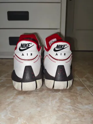 Zapatillas Jordan Baloncesto Rojas y Blancas