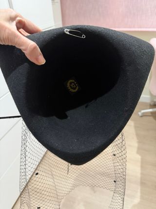 Sombrero veneciano negro con velo