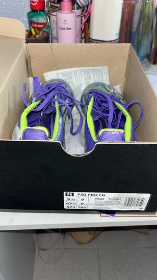 Scarpe da calcio Adidas verdi e viola