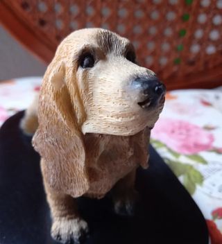 AÑOS 70 FIGURA INGLESA ANTIGUA PERRO SOBRE PEANA