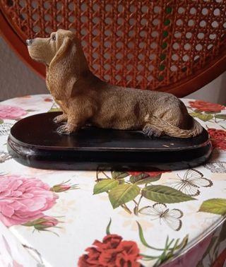 AÑOS 70 FIGURA INGLESA ANTIGUA PERRO SOBRE PEANA