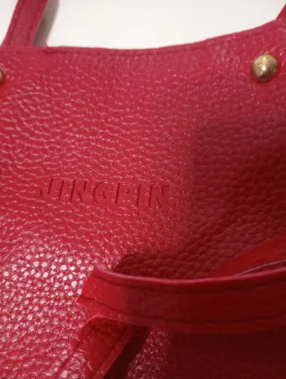 Bolso rojo de piel sintética