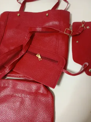 Bolso rojo de piel sintética