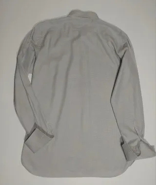 Camisa Ermenegildo Zegna, impecable.