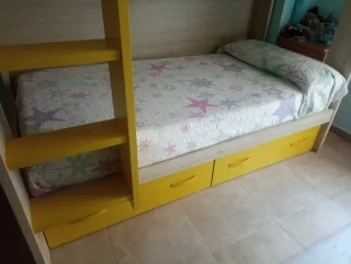 Litera con dos cajones y escalera