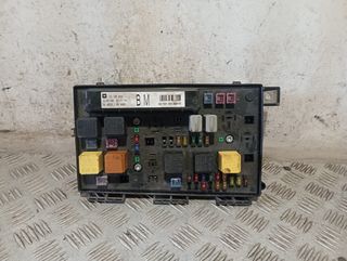 CAJA RELES / FUSIBLES OPEL ASTRA H BERLINA