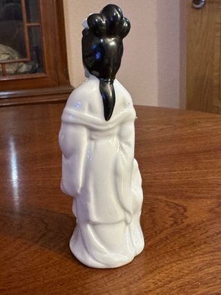 Figura mujer japonesa porcelana