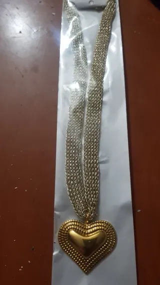 Collana con ciondolo a cuore in acciaio