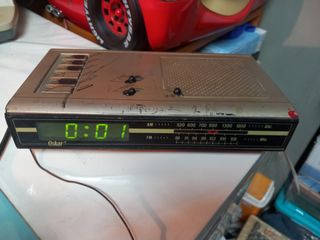 Radio despertador Oskar Sanyo vintage