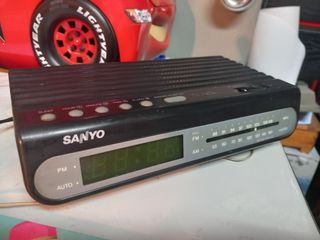 Radio despertador Oskar Sanyo vintage