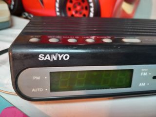 Radio despertador Oskar Sanyo vintage
