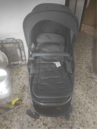 Carro de bebé gris