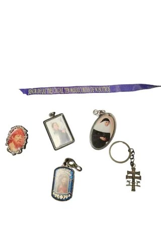 Lote llaveros santos y cinta religiosa