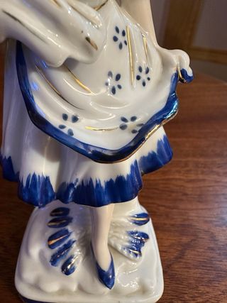 Figura porcelana campesina azul y oro