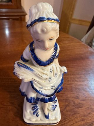 Figura porcelana campesina azul y oro